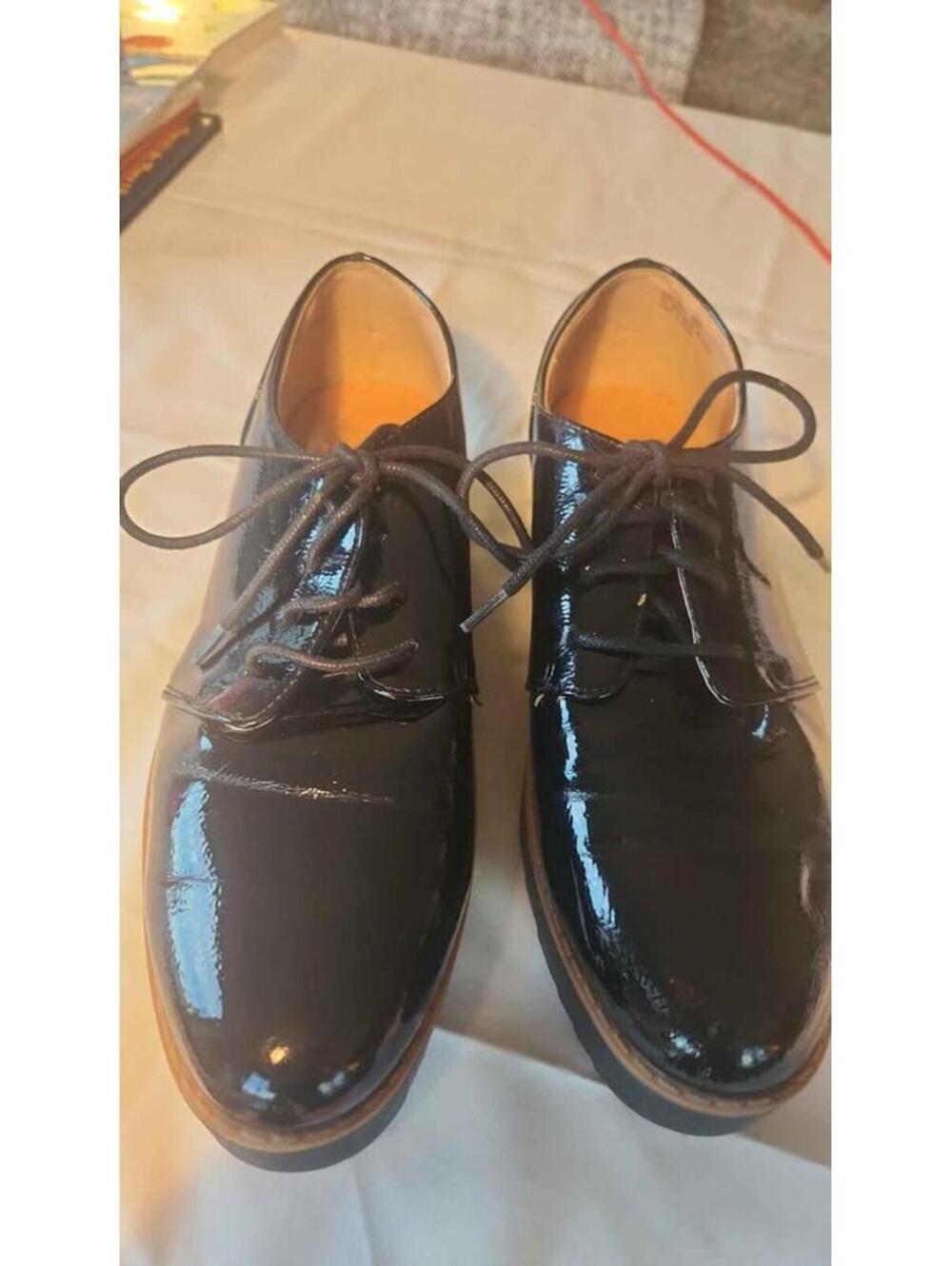 BLACK PATENT LEATHER TIE UP OXFORDS Classic Look DRESS UP or Wear Casual Size 8